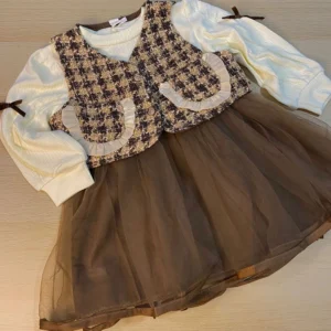 Vestido con chaleco tweed marrón